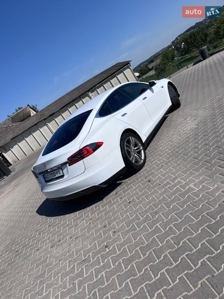 Ліфтбек Tesla Model S 2014 в Шумську
