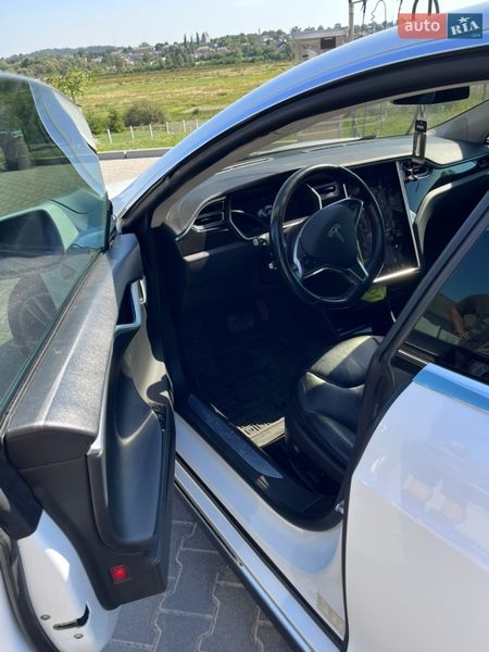 Ліфтбек Tesla Model S 2014 в Шумську