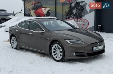 Ліфтбек Tesla Model S 2016 в Житомирі