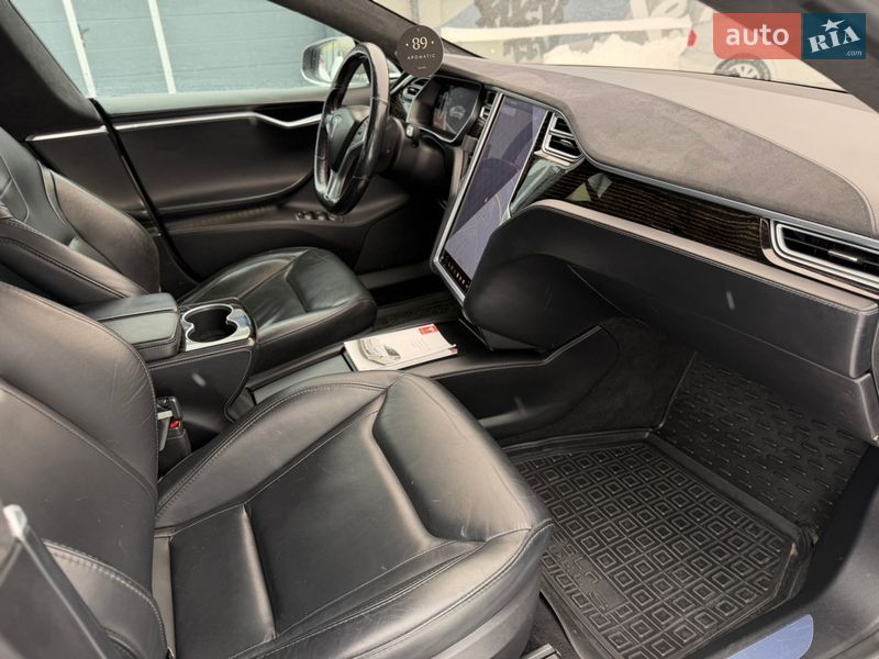 Ліфтбек Tesla Model S 2016 в Житомирі