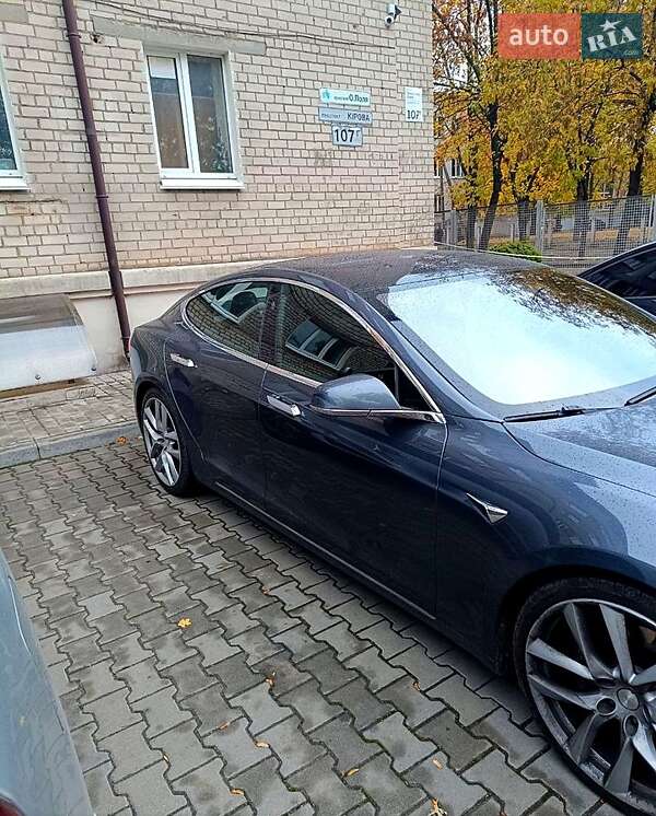 Лифтбек Tesla Model S 2017 в Днепре