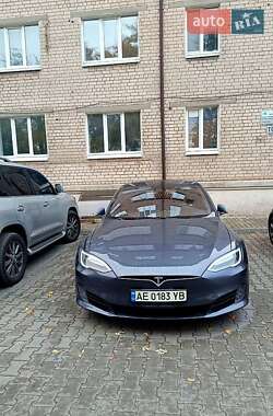 Лифтбек Tesla Model S 2017 в Днепре