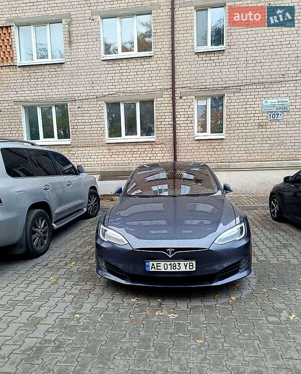 Лифтбек Tesla Model S 2017 в Днепре