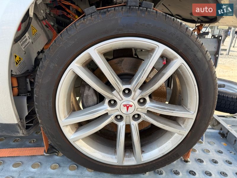 Ліфтбек Tesla Model S 2014 в Дрогобичі