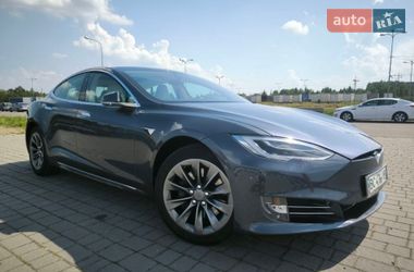 Лифтбек Tesla Model S 2017 в Львове