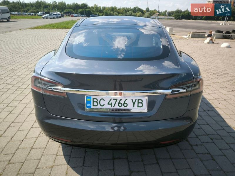 Ліфтбек Tesla Model S 2017 в Львові