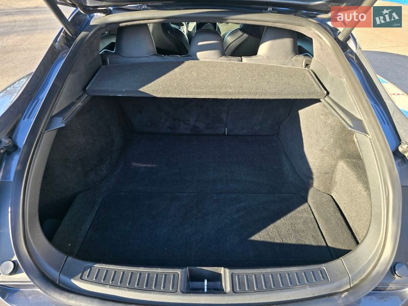 Лифтбек Tesla Model S 2018 в Кропивницком