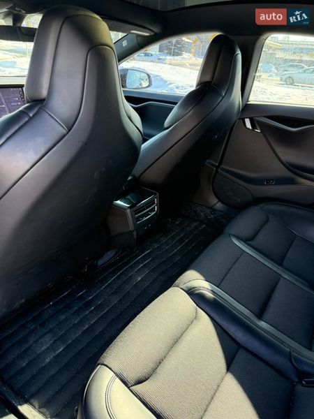 Лифтбек Tesla Model S 2018 в Киеве фото 19 Лифтбек Tesla Model S 2018 в Киеве