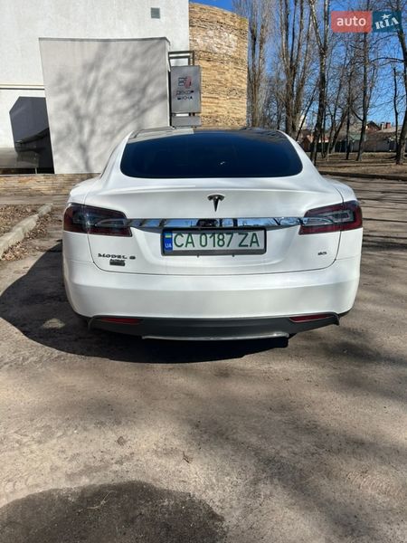 Ліфтбек Tesla Model S 2013 в Черкасах