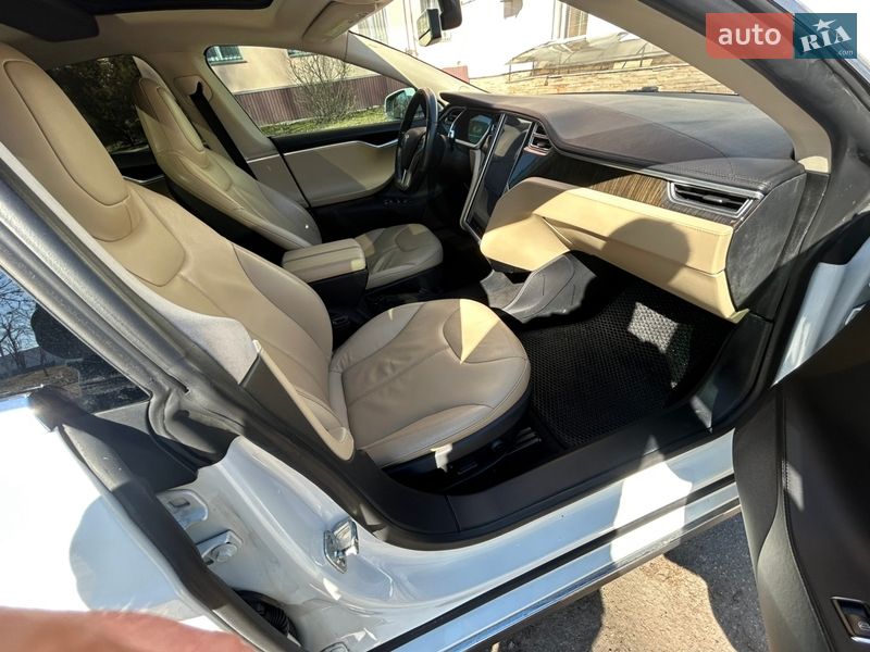 Ліфтбек Tesla Model S 2013 в Черкасах