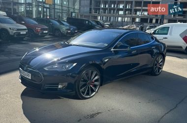 Лифтбек Tesla Model S 2015 в Киеве