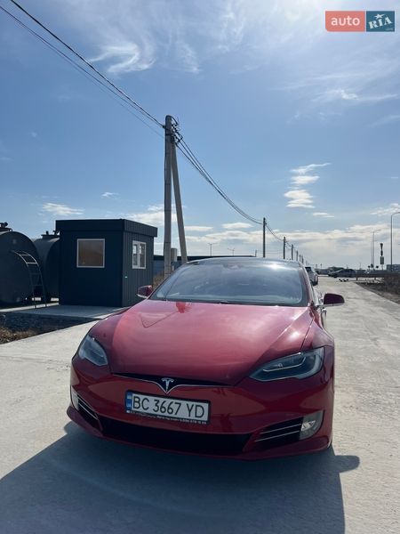 Лифтбек Tesla Model S 2016 в Львове