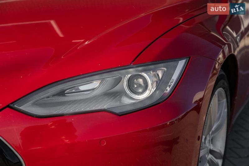 Лифтбек Tesla Model S 2015 в Тернополе
