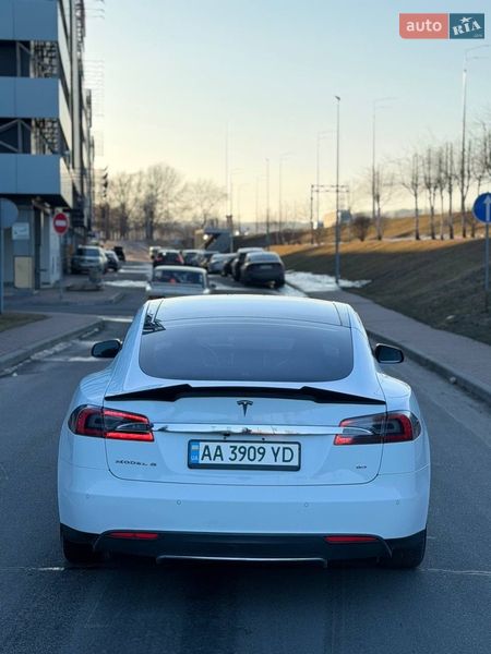 Лифтбек Tesla Model S 2014 в Киеве