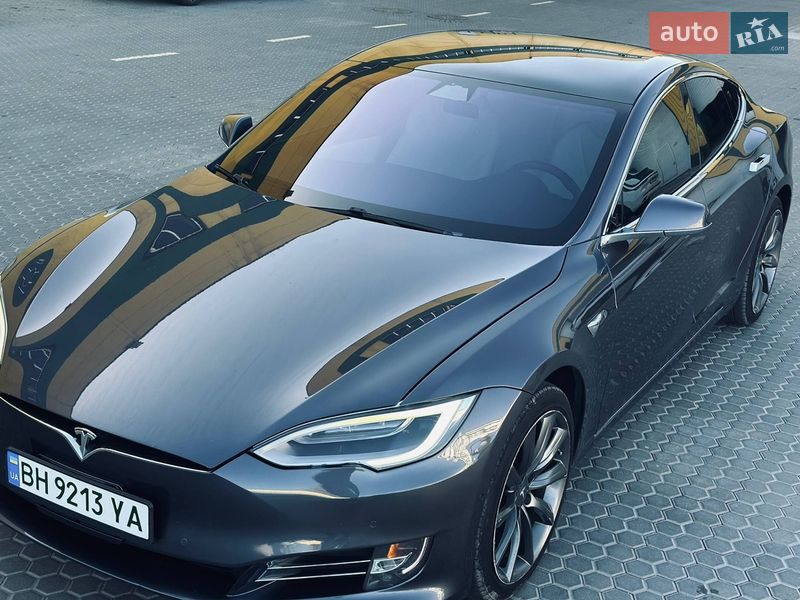 Tesla Model S 2020
