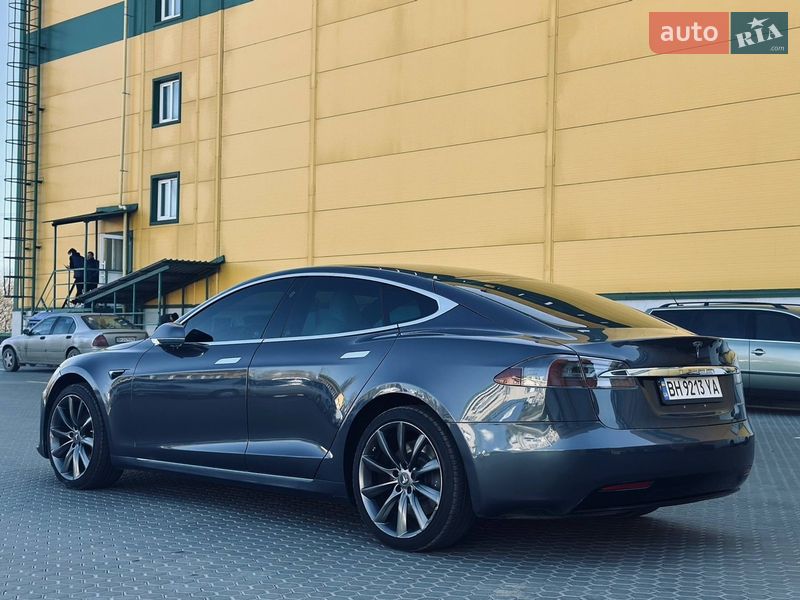 Лифтбек Tesla Model S 2020 в Одессе