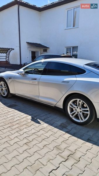 Лифтбек Tesla Model S 2014 в Глыбокой