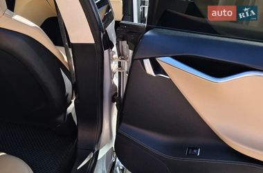Лифтбек Tesla Model S 2014 в Глыбокой