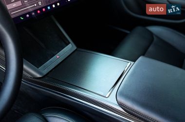 Лифтбек Tesla Model S 2024 в Одессе
