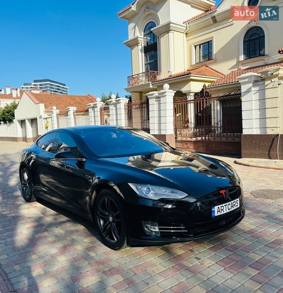 Ліфтбек Tesla Model S 2015 в Одесі