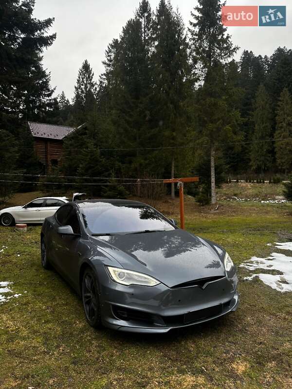 Лифтбек Tesla Model S 2013 в Львове