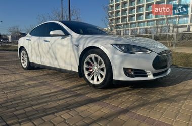 Лифтбек Tesla Model S 2015 в Черноморске