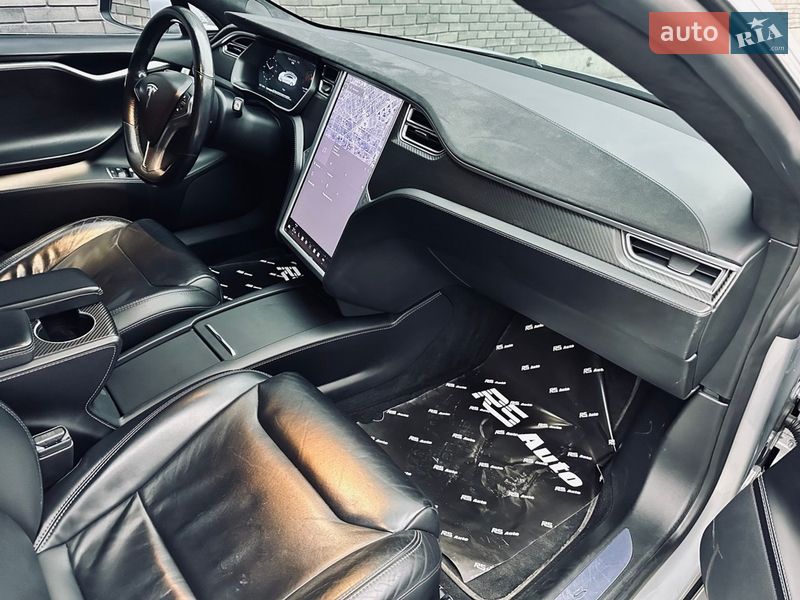Лифтбек Tesla Model S 2017 в Буче