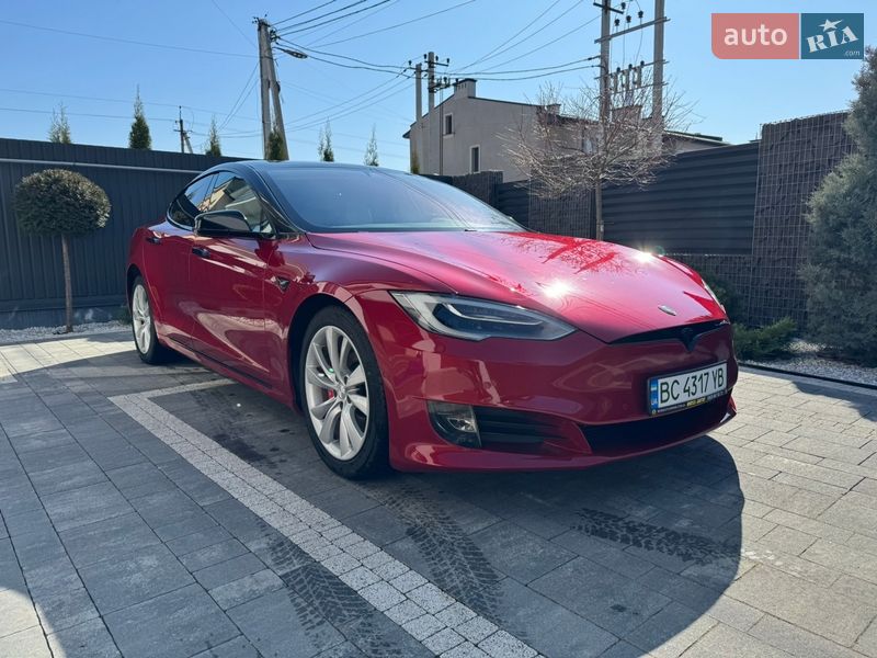 Лифтбек Tesla Model S 2019 в Львове