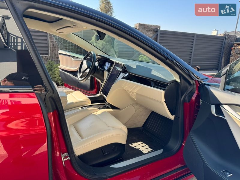 Лифтбек Tesla Model S 2019 в Львове