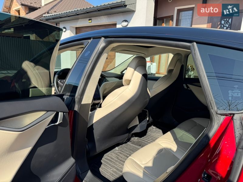 Лифтбек Tesla Model S 2019 в Львове