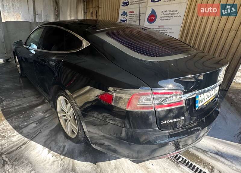 Лифтбек Tesla Model S 2014 в Киеве