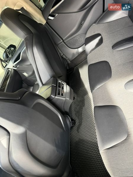 Ліфтбек Tesla Model S 2016 в Чернівцях