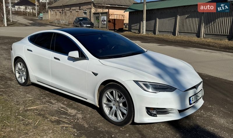 Ліфтбек Tesla Model S 2020 в Києві