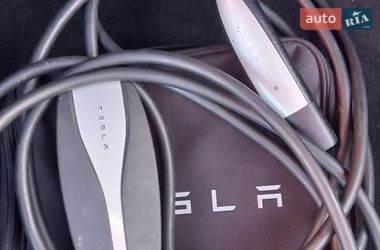 Лифтбек Tesla Model S 2014 в Умани