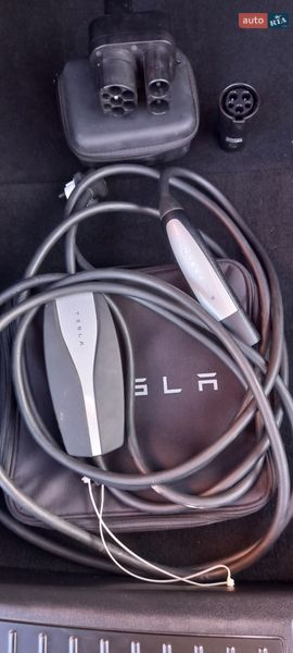 Лифтбек Tesla Model S 2014 в Умани