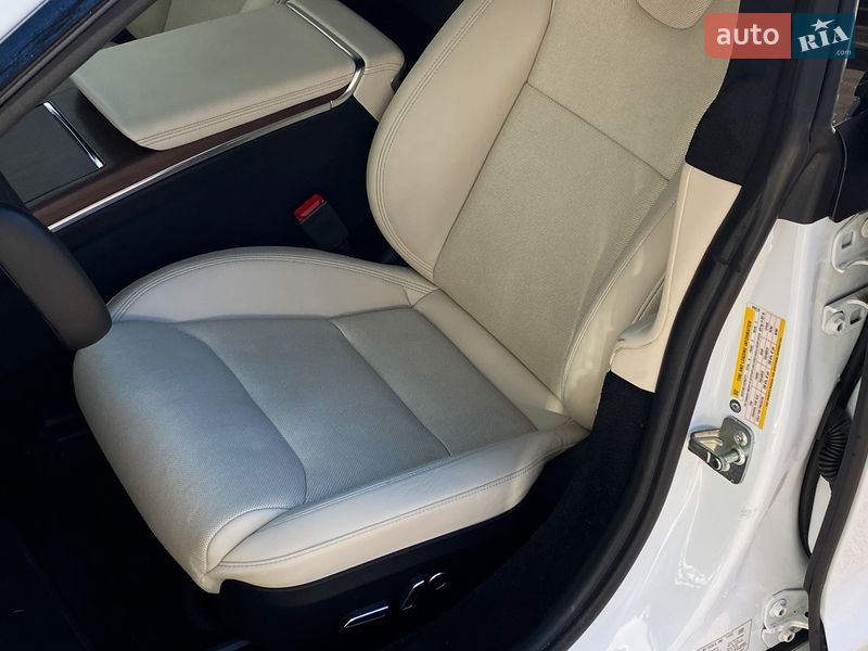 Лифтбек Tesla Model S 2022 в Киеве