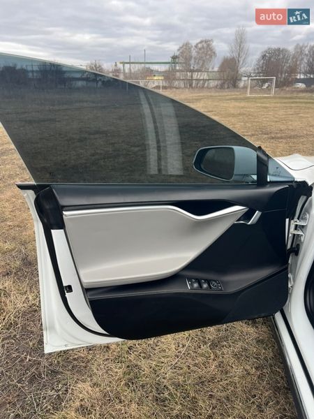 Лифтбек Tesla Model S 2015 в Черкассах