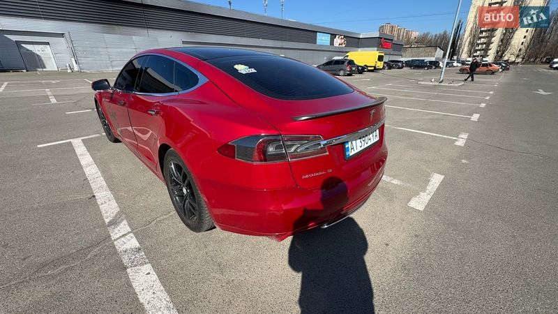 Ліфтбек Tesla Model S 2015 в Києві