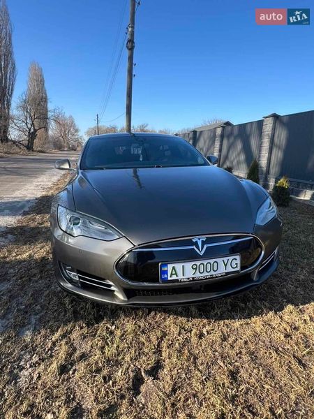 Лифтбек Tesla Model S 2015 в Броварах