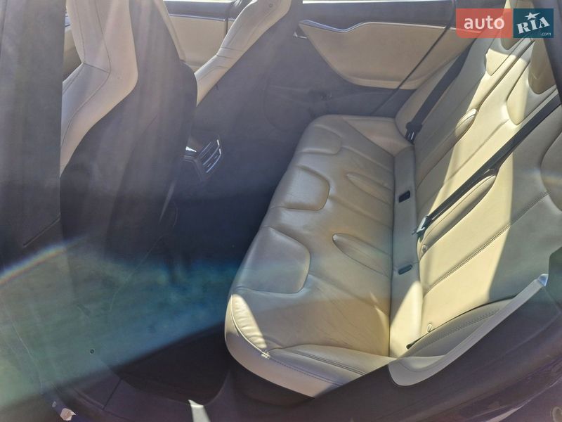 Лифтбек Tesla Model S 2016 в Киеве