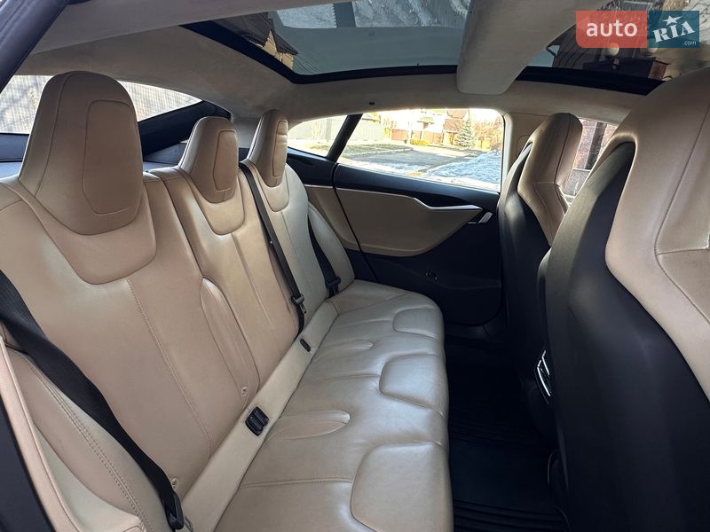 Лифтбек Tesla Model S 2015 в Киеве фото 32 Лифтбек Tesla Model S 2015 в Киеве