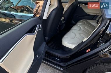Лифтбек Tesla Model S 2015 в Киеве