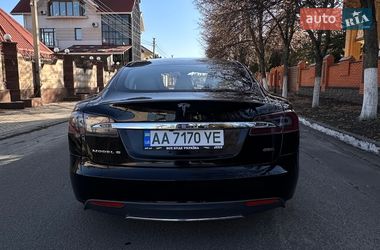 Лифтбек Tesla Model S 2015 в Киеве
