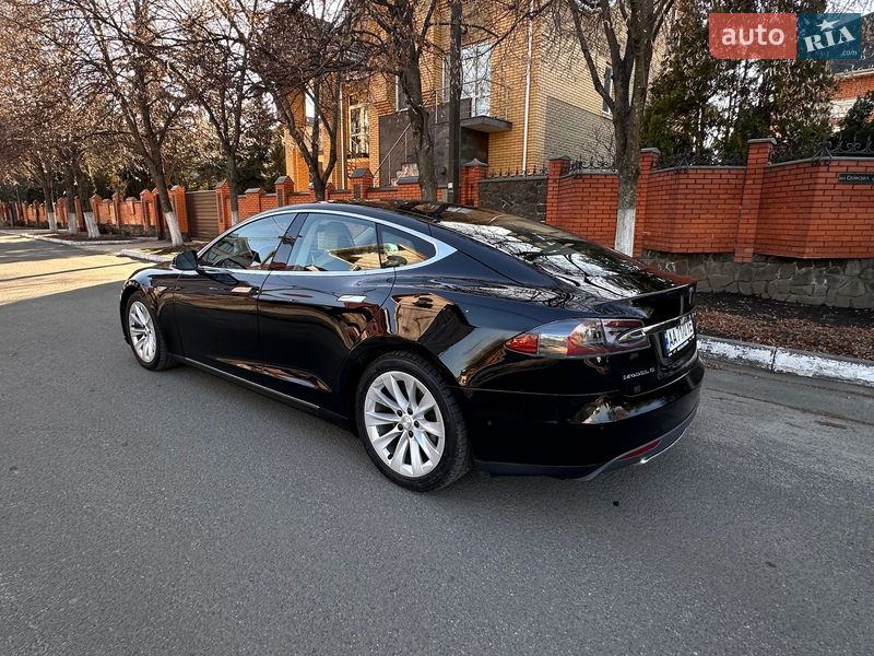 Лифтбек Tesla Model S 2015 в Киеве фото 22 Лифтбек Tesla Model S 2015 в Киеве