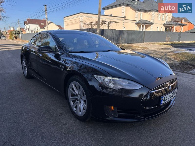 Лифтбек Tesla Model S 2015 в Киеве фото 29 Лифтбек Tesla Model S 2015 в Киеве