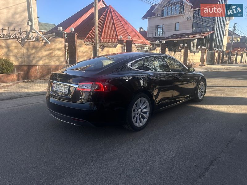 Лифтбек Tesla Model S 2015 в Киеве фото 24 Лифтбек Tesla Model S 2015 в Киеве