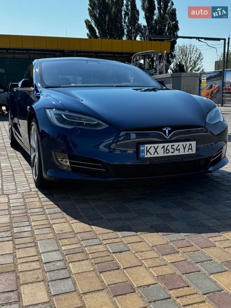 Tesla Model S 2020
