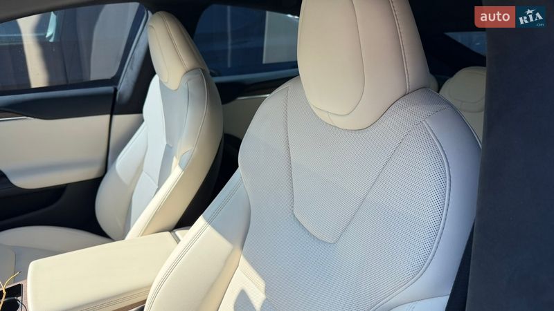 Лифтбек Tesla Model S 2021 в Львове