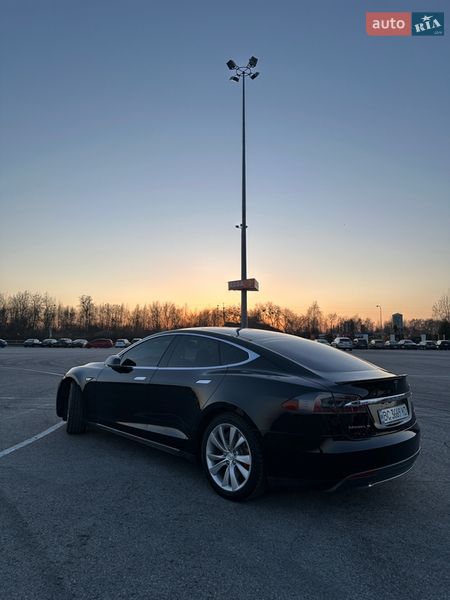 Лифтбек Tesla Model S 2014 в Львове