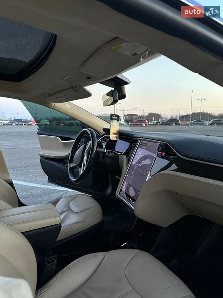 Лифтбек Tesla Model S 2014 в Львове